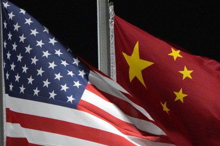 ActualidadRT | FT: China recorta inversiones en empresas de capital privado de EE.UU. en plena guerra arancelaria